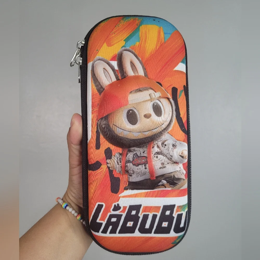 Pencil case or pencil case, with the design of the character Labubu. 3D